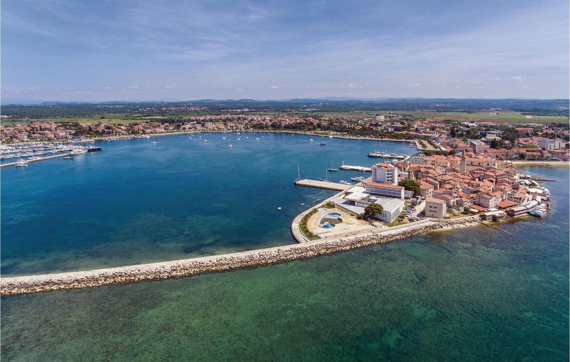Lovely Apartment In Umag With Kitchen Kültér fotó