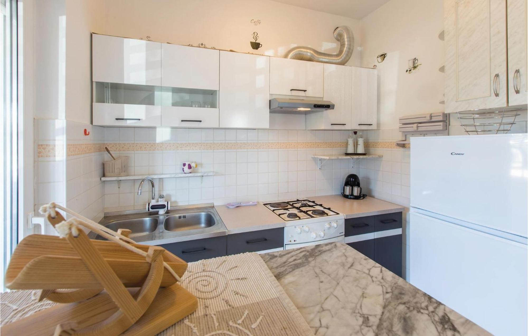 Lovely Apartment In Umag With Kitchen Kültér fotó