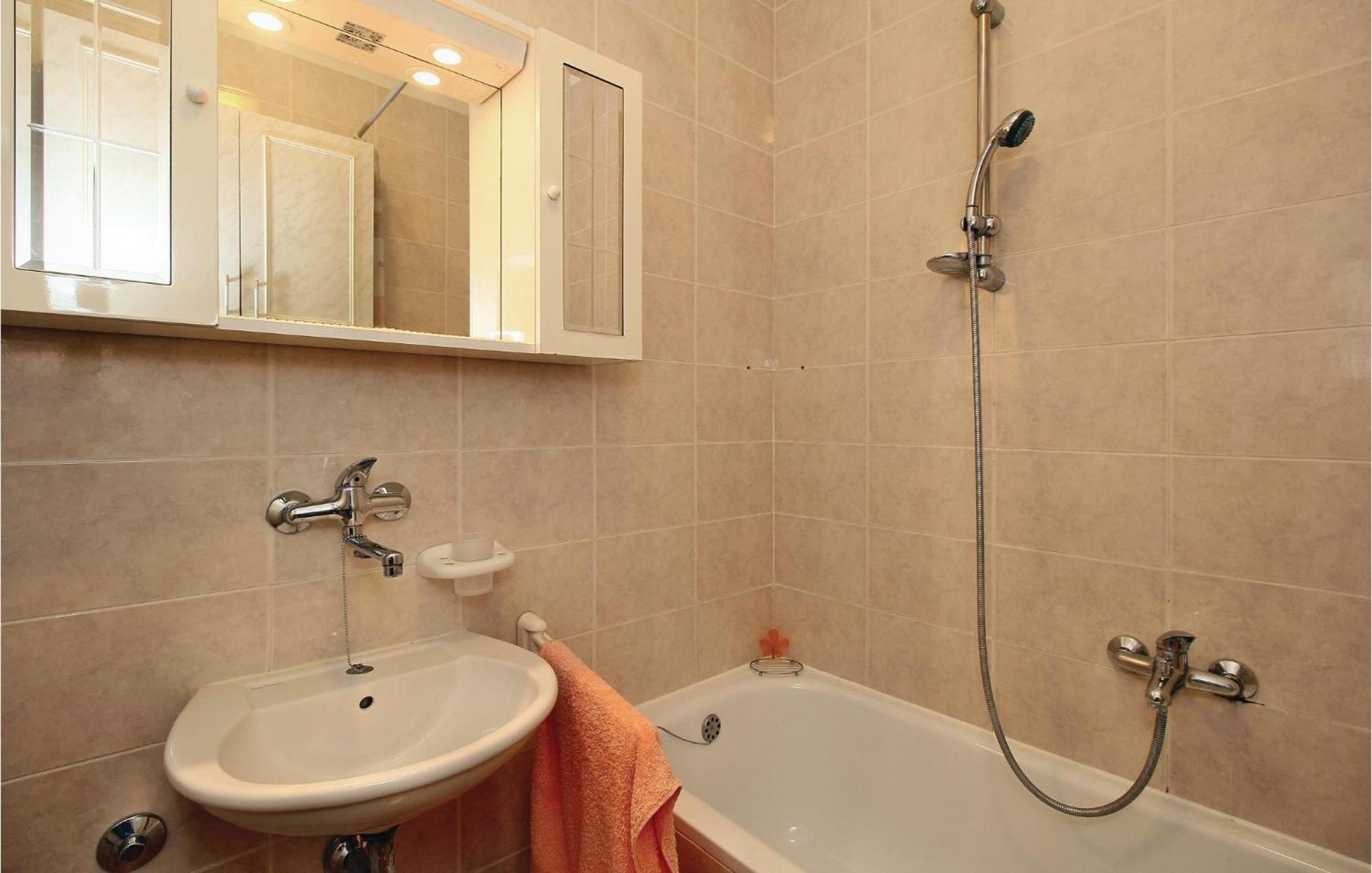 Lovely Apartment In Umag With Kitchen Kültér fotó
