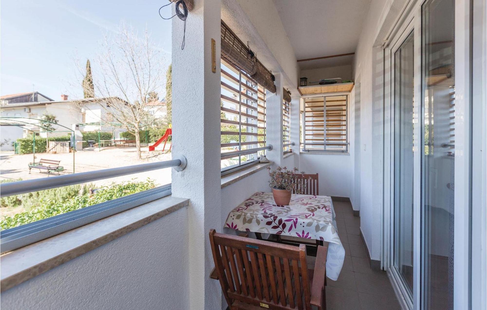 Lovely Apartment In Umag With Kitchen Kültér fotó