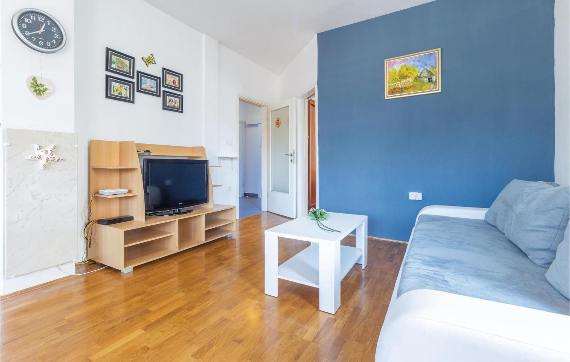 Lovely Apartment In Umag With Kitchen Kültér fotó