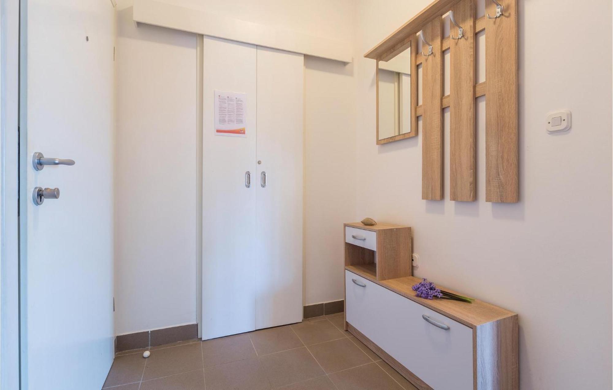 Lovely Apartment In Umag With Kitchen Kültér fotó
